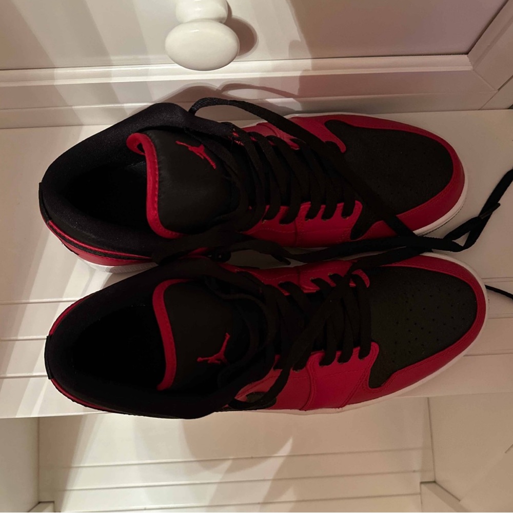 Nike Air Jordan 1 Low Reverse Bred, Size 10 - Picture 6 of 8